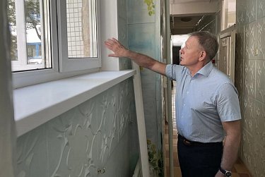 Александр Трубников помог отремонтировать детсад № 143